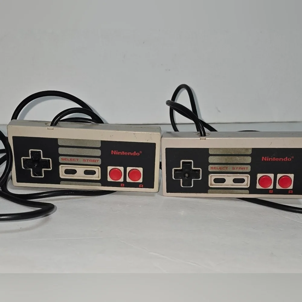2 Vintage Authentic Nintendo NES NES-004 Wired Controllers OEM